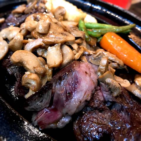 すえひろおすすめ品自家製特製ソースがたっぷりすえひろ風ステーキ（ライス付き）１３００円