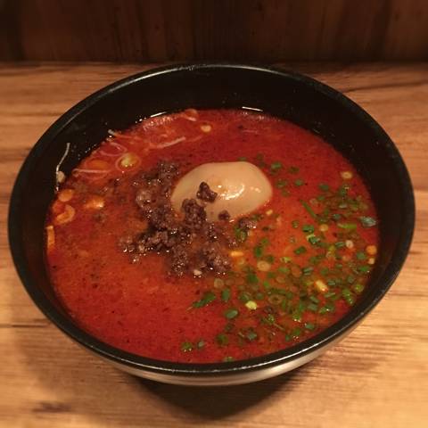 半蔵門界隈で仕事をして６、７年になりますが、初のジョニーヌードル。火拳担々麺