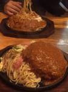 コンビ　ピレネ風ハンバーグとミート