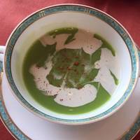 緑豆スープにベーコン風味のクリーム添え