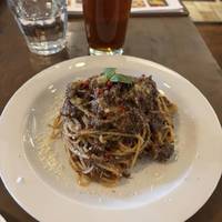 ジビエたちの煮込みをソースにしたパスタ