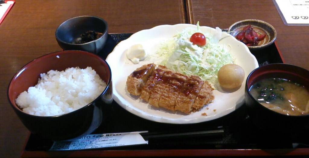 三元豚のロースカツ定食