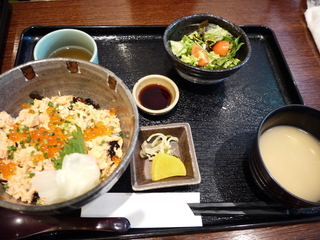 焼鮭といくらの親子丼定食