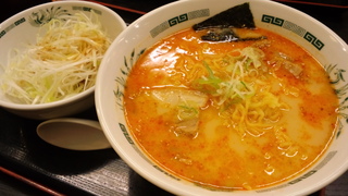 ピリ辛とんこつネギラーメン