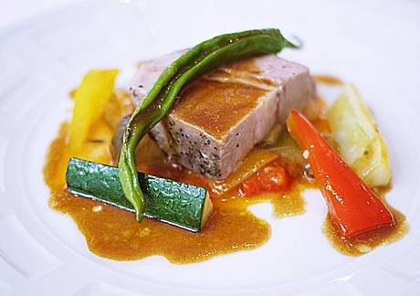 マンガリッツァ豚の低温調理　夏野菜のラタトゥイユ