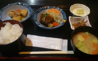 肉じゃがと角煮定食