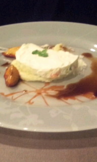 クリスマスディナー￥１００００ズワイ蟹と野菜のタルト仕立て　バルサミコで軽く煮た苺と共に
