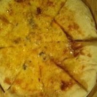 ブルーチーズと蜂蜜の白いピッツァ