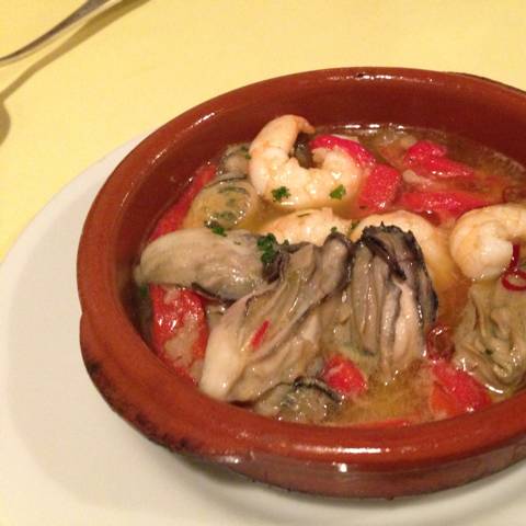 広島産牡蠣と海老のアヒージョ