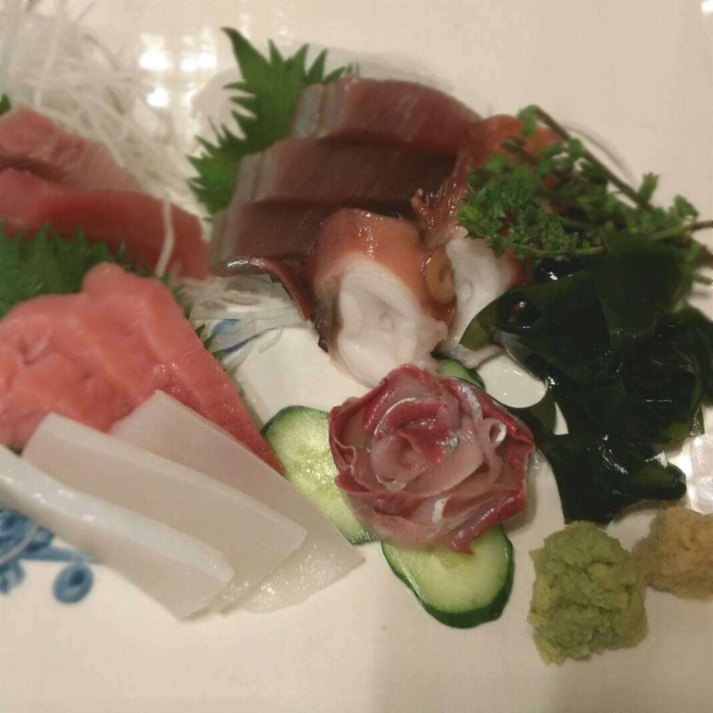 やっぱりつまみは刺身だね。