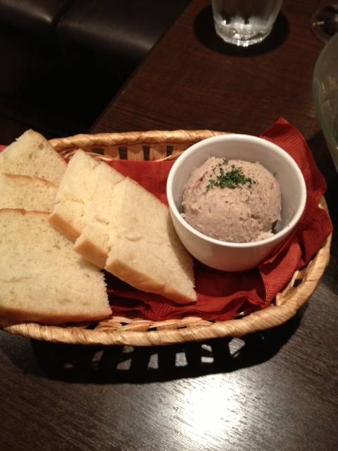 豚のリエットと自家製フォカッチャ