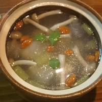 生薬入り貝柱・フキ・旬菜のスープ