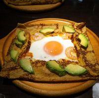 ぷりぷり海老とアボガドのガレット