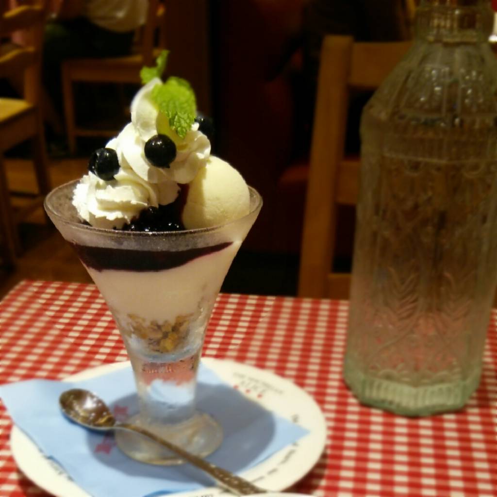 ブルーベリーヨーグルトパフェ