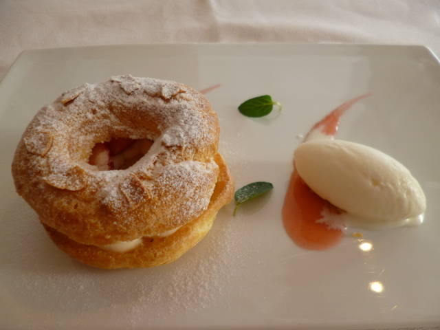 苺のパリブレスト、練乳のソルベ