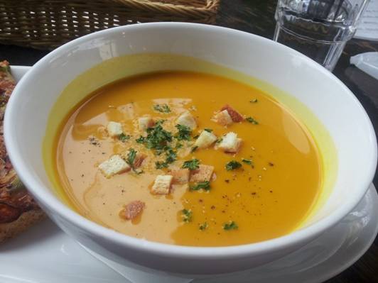 冷たいカボチャのスープ