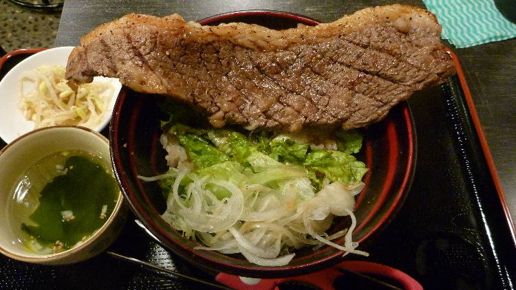 カブリつきステーキ丼