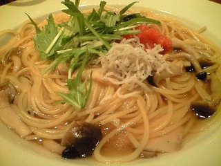 博多明太子としっとりしらすの和パスタ　野沢菜添え