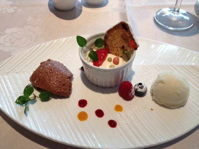 デザートの盛り合わせ