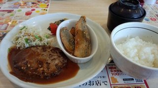 ハンバーグデミグラスソースといわし竜田揚げとかぼちゃの黒酢ソース