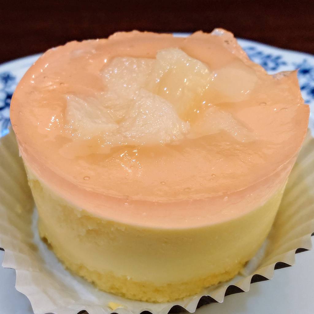 白桃とシャインマスカットのレアチーズ