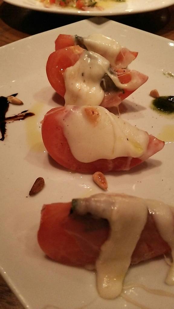 完熟トマトの焼きカプレーゼ