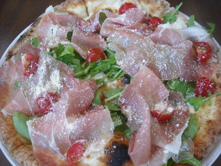 生ハムのピザ