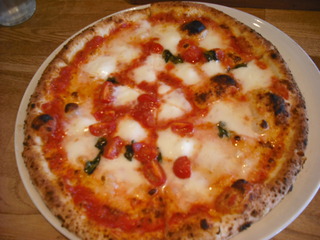 水牛のモッツアレラチーズピザ