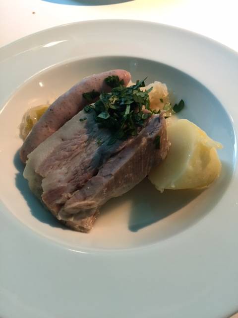 山形産米の娘豚のシュークルート