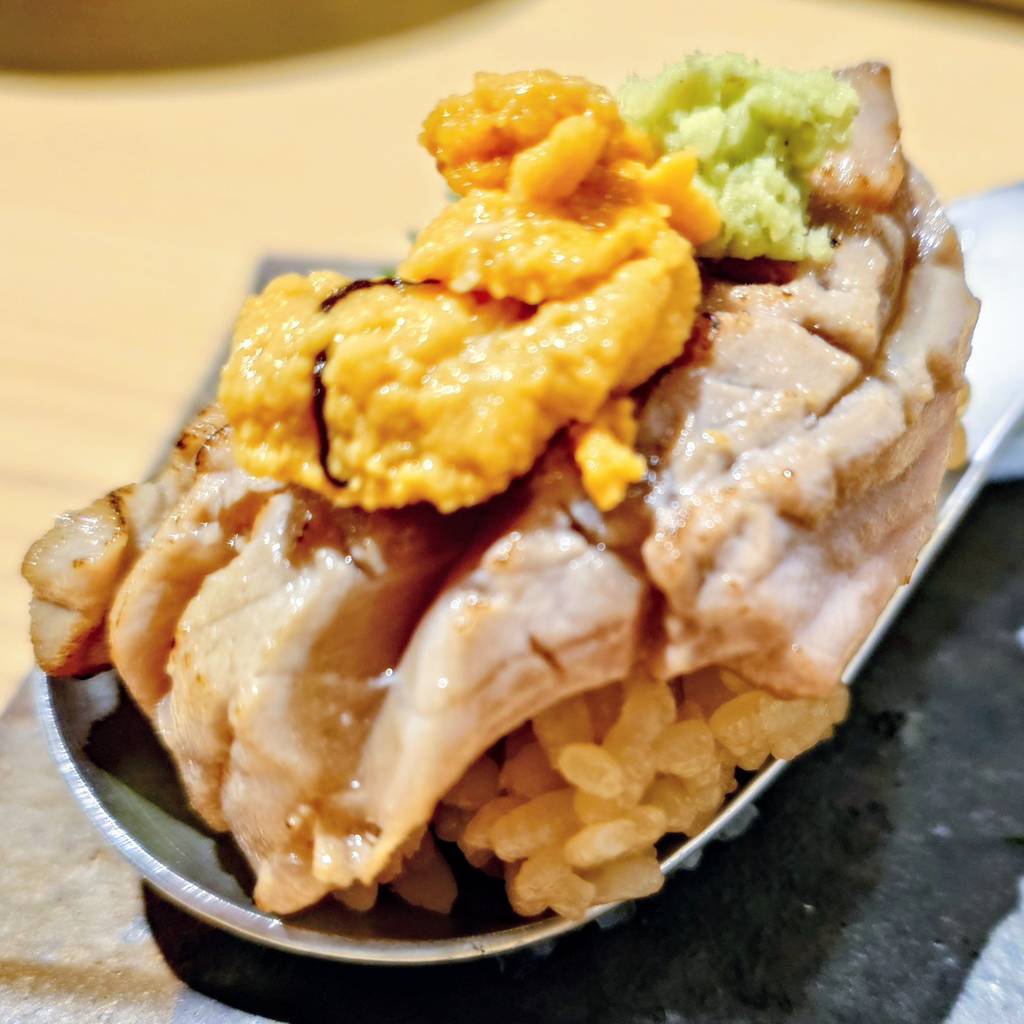 炙りトロの雲丹のせ