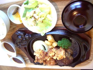 手作り和牛ハンバーグ＆四国若鶏のから揚げ