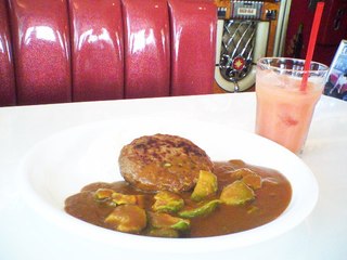 ハンバーグ・アボガドトッピングカレー