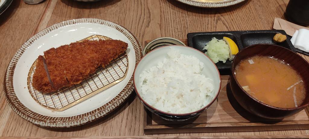 ロースカツ定食