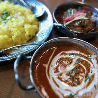 カライチキンカレーとパニールカレー