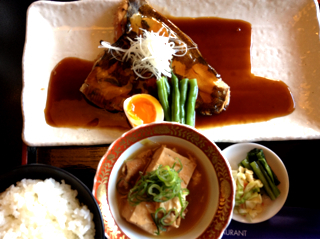 煮魚定食　中鉢付き