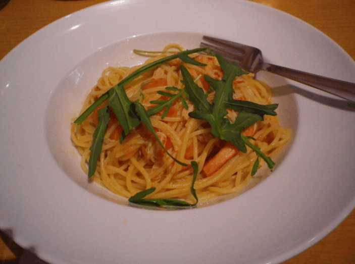 ズワイ蟹とチェリートマトのペペロンチーノスパゲッティーニ