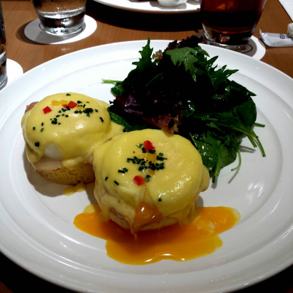 エッグベネディクト