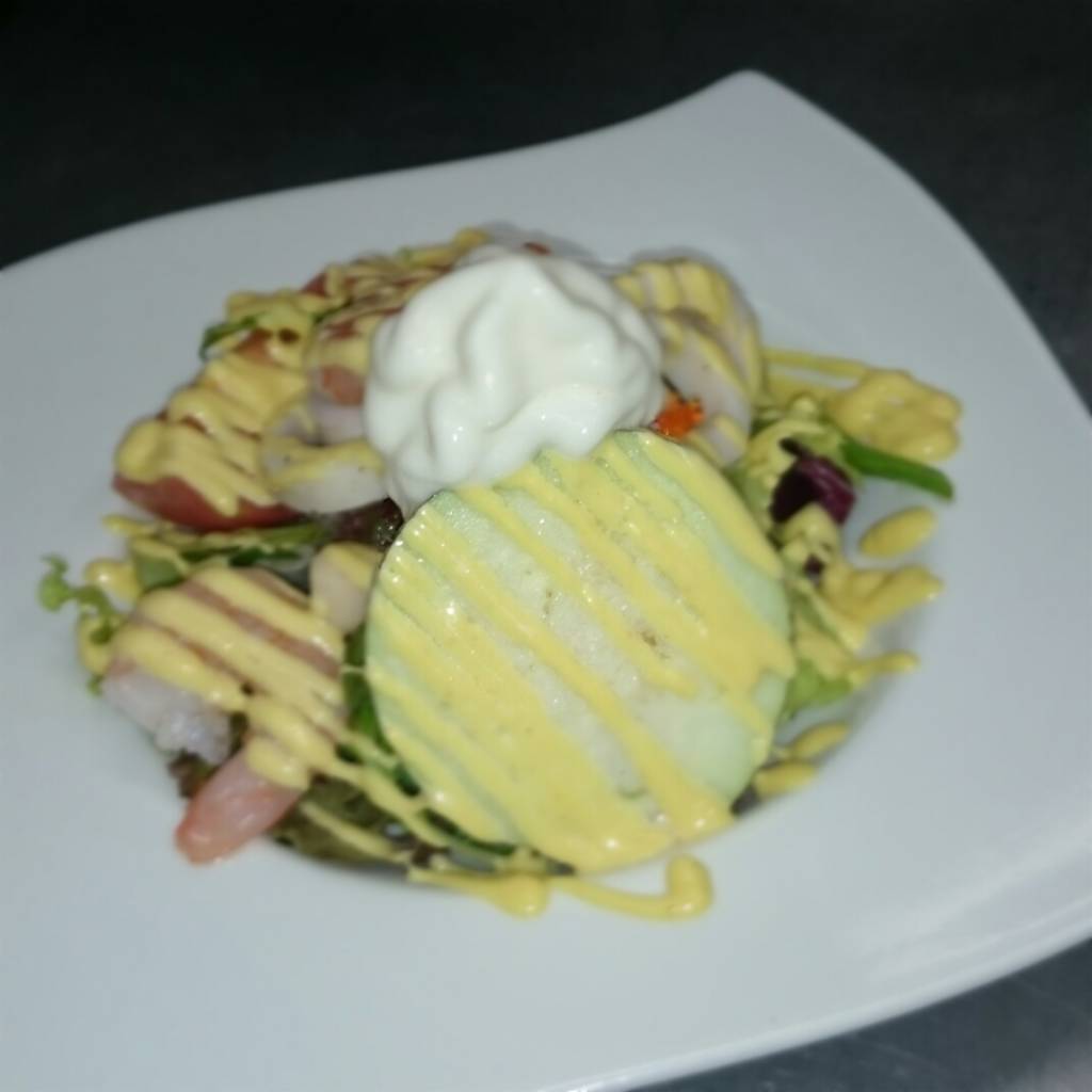 魚介類のサラダサフラン風味マヨネーズソース