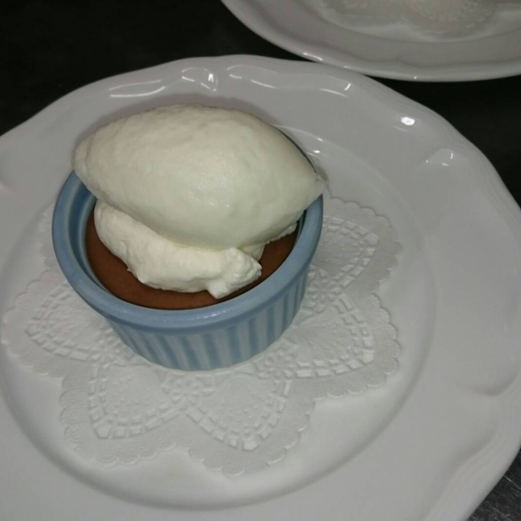 マルキーズ　オ　ショコラ牛乳のシャーベット添え