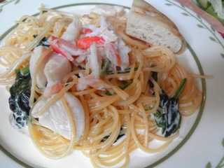 ホタテとズワイ蟹・ほうれん草のクリームスパゲッティ