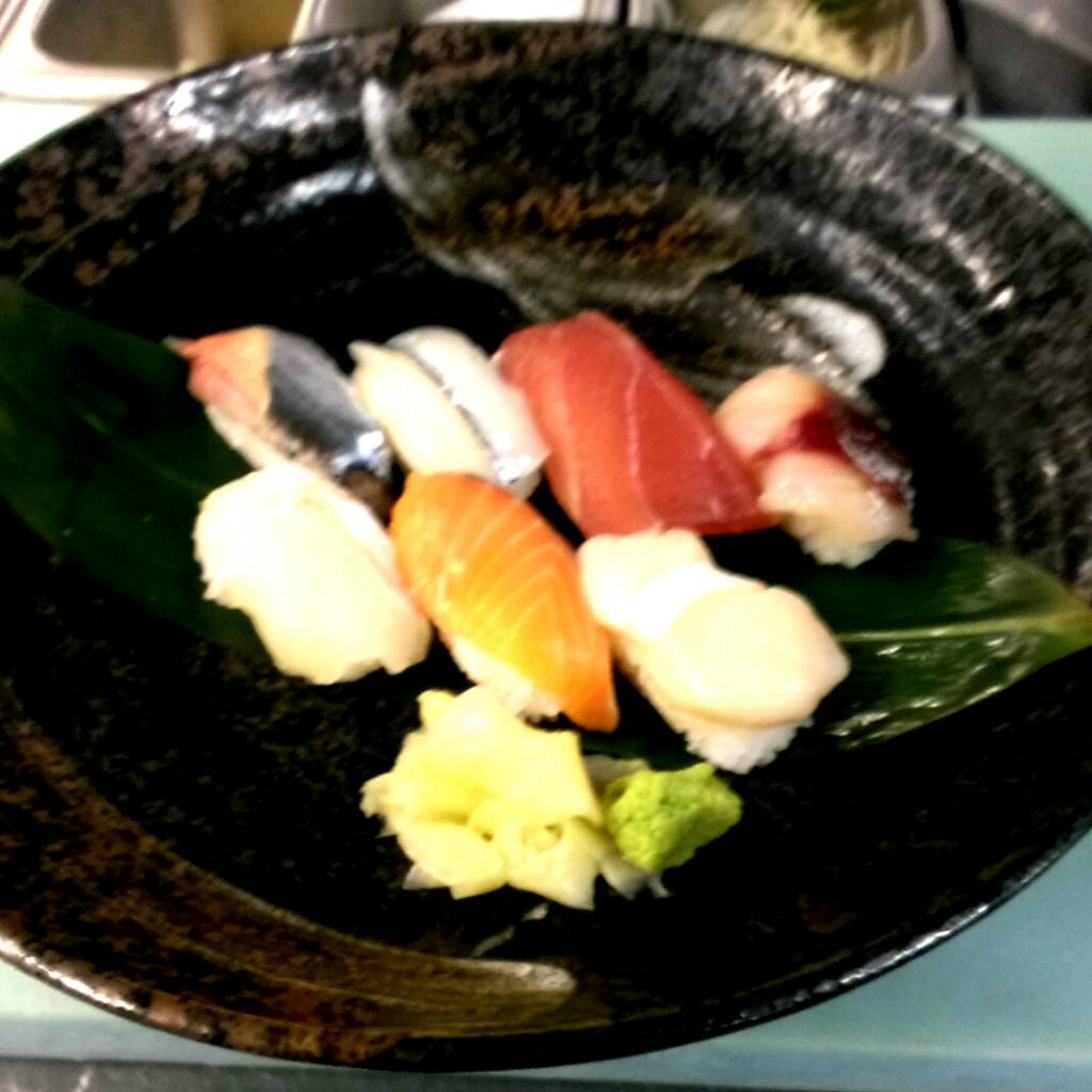 お寿司盛り合わせ