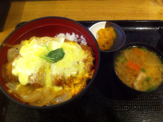 チーズカツ丼