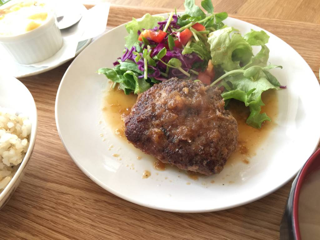 国産牛と国産豚のハンバーグ（ステーキソース）