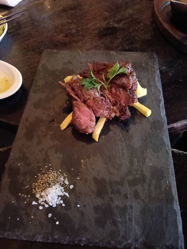 葡萄牛ランプ肉の炭火焼き