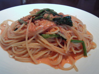 鶏ラグーとほうれん草のトマトクリームパスタ