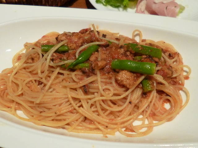 スパゲティーニ　いわしと青野菜のトマトソース　オレガノ風味