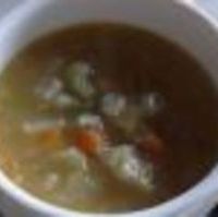 緑の野菜と岩塩のスープ