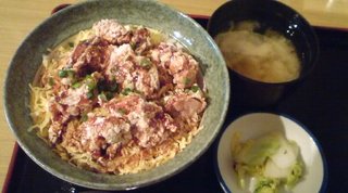 カラリと揚げた鶏モモ竜田風丼