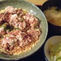カラリと揚げた鶏モモ竜田風丼