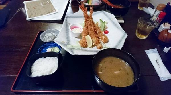 ぶりの照焼き定食　あら汁付き